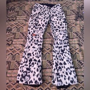 DC Women’s Recruit Snow Pants Size (S) Small